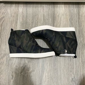 Brand New Linea Paolo Felicia Wedge Sneakers